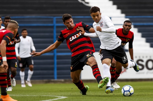 Rafael Bilu durante jogo contra o Sport, válido pelo Brasileirão sub-20