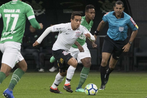Jadson teve boa participação na vitória por 1 a 0 contra a Chapecoense, na Copa do Brasil
