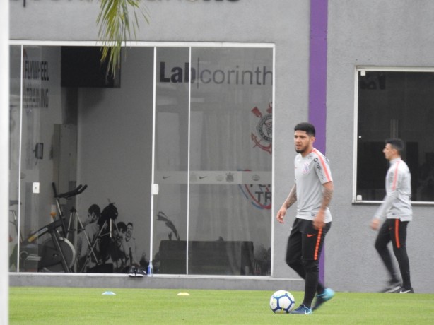 Sergio Díaz treinou separado dos demais jogadores do Timão