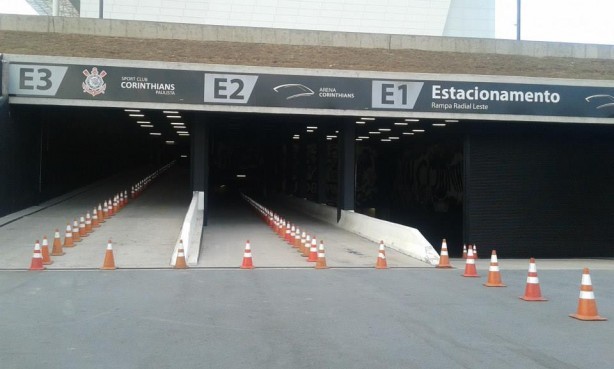 Estacionamentos E2 e E3, na Radial Leste, cabem cerca de 500 carros