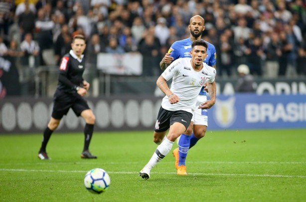 Douglas, de apenas 21 anos, no atuou na Copa Libertadores pelo ex-clube (Fluminense)