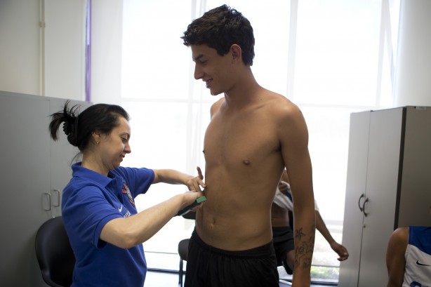 Primeira avaliação física de Pedro Henrique no CT do profissional foi em janeiro de 2014