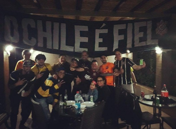 Torcedores do Corinthians no Chile juntos pelo Timão