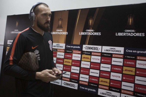 Walter chega ao estádio antes do jogo contra o Colo-Colo, no Chile