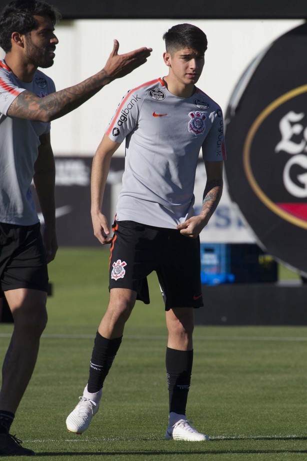 Ángelo Araos durante o treino da tarde de hoje no CT Joaquim Grava