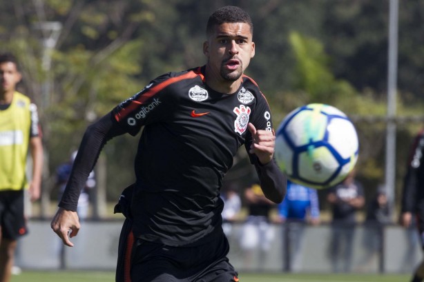Léo Santos no treinamento de hoje para o duelo contra a Chapecoense, pelo Brasileirão