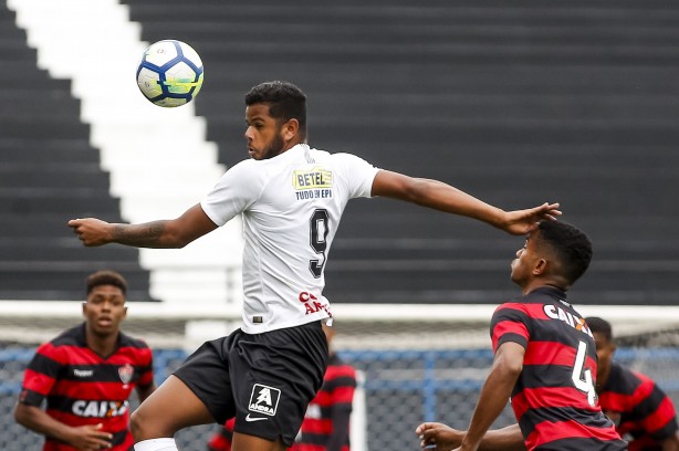 Nathan no duelo contra o Vitória, pelo Brasileiro sub-20
