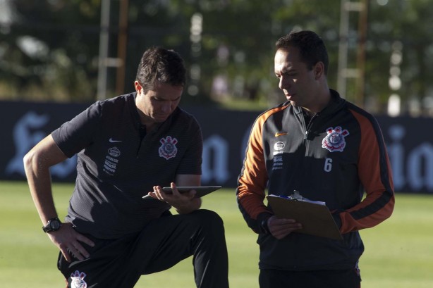 Osmar Loss e Fedato no treinamento desta tarde no CT Joaquim Grava