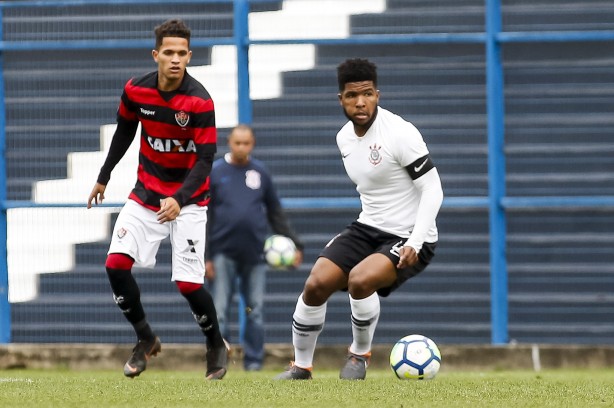 Rael durante jogo contra o Vitória, pelo Brasileiro sub-20
