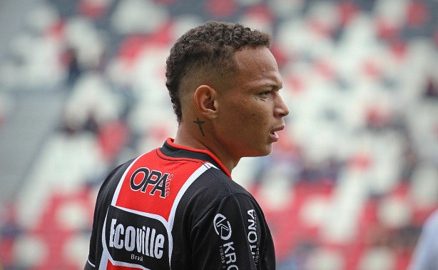 Já atuando entre os profissionais do Joinville, Janderson negocia com o Corinthians