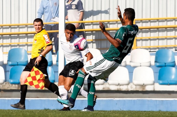 Daniel Marcos em ao durante clssico contra o Palmeiras, pelo Brasileiro Sub-20