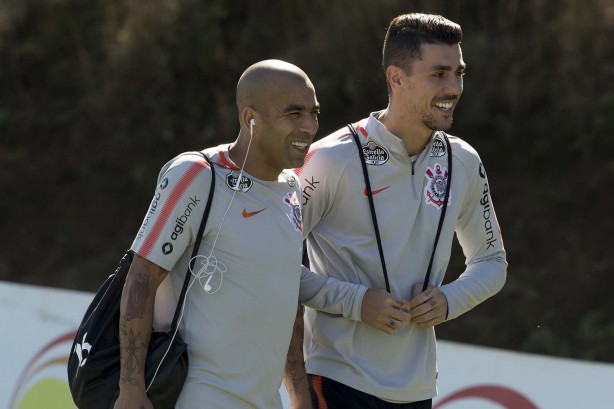 Sheik e Danilo Avelar no treinamento em Chapecó