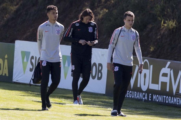 Thiaguinho, Cássio e Rodrigo Figueiredo no treino desta segunda-feira em Chapecó