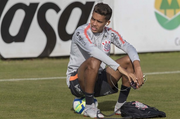 Pedrinho no último treino do Corinthians em Chapecó