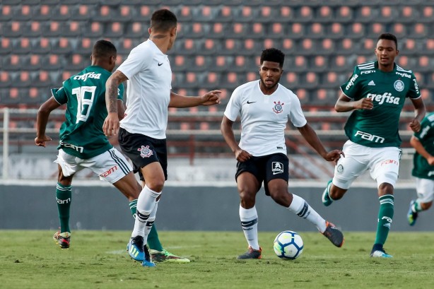 Jordan em jogada contra o Palmeiras, pelo Brasileiro Sub-20
