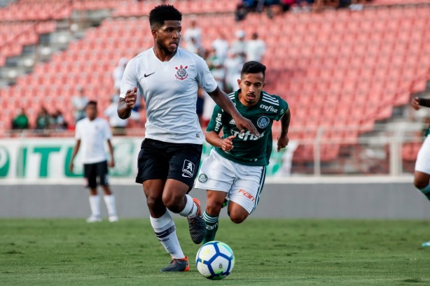 Jordan Souza durante o jogo contra o Palmeiras, pelo Brasileiro Sub-20