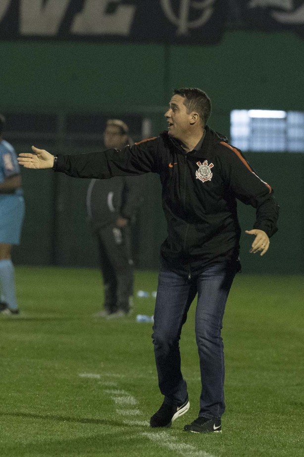 O treinador Osmar Loss durante partida contra a Chapecoense, em Chapecó