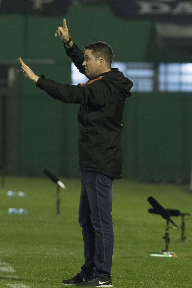 Técnico Osmar Loss comandou a vitória contra a Chapecoense, pelo Copa do Brasil