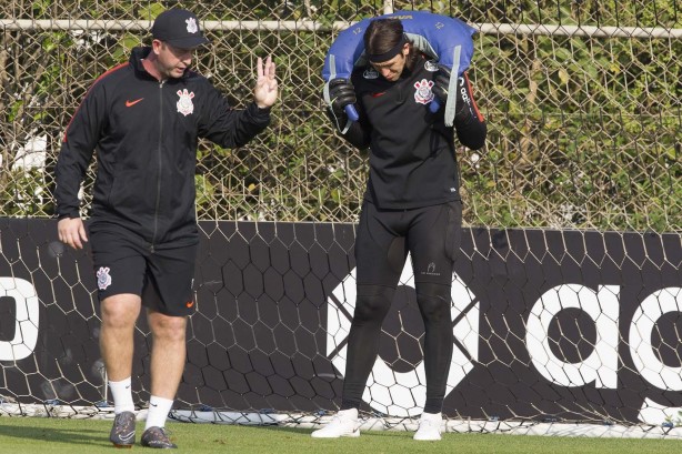 Cássio durante o treinamento para o embate contra o Fluminense, pelo Brasileirão
