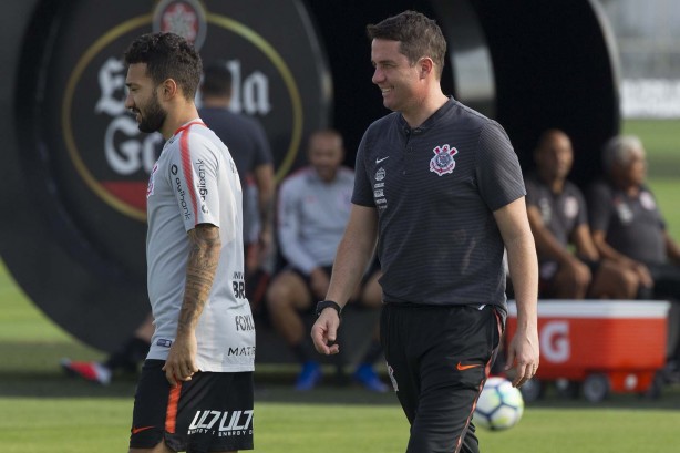 Clayson e Osmar Loss no treino que inicia a preparação para o jogo contra o Fluminense