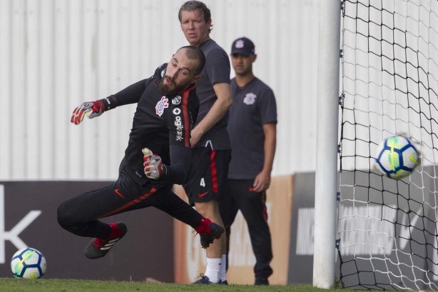 Goleiro Walter treina nesta segunda-feira para enfrentar o Fluminense, pelo Brasileirão