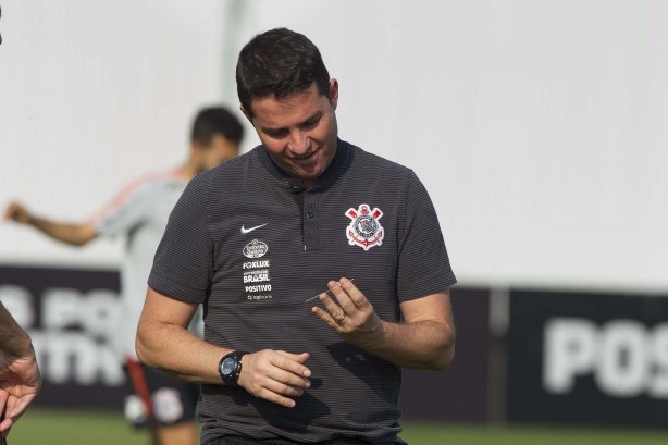 Osmar Loss precisa levar o Corinthians à vitória para evitar desespero no final do Brasileirão
