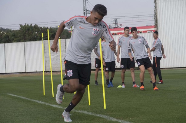 Pedrinho durante o treino com foco no jogo contra o Fluminense, pelo Brasileirão