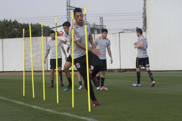 Timão treinou nesta segunda-feira com foco no jogo contra o Fluminense, pelo Brasileirão