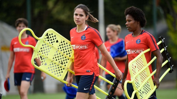 Érika, hoje aos 30 anos, atuava ao lado de Formiga no futebol francês