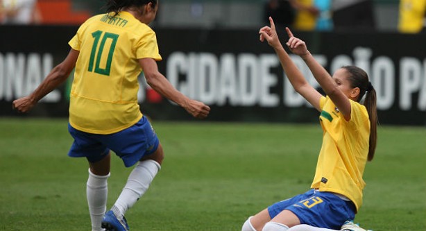 Zagueira foi campeã olímpica ao lado de Marta, melhor de todos os tempos