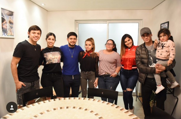 Estrangeiros do Corinthians reúnem famílias na casa de Romero