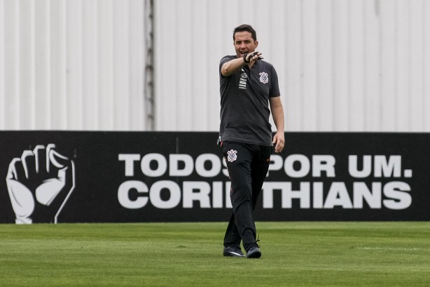 Osmar Loss comandou o último treino antes do duelo contra a Paraná