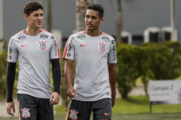 Pedrinho e Mateus Vital no treino desta sexta
