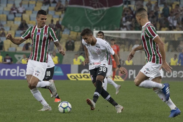 Pedrinho e toda equipe tiveram atuação apagada contra o Fluminense, no Maracanã