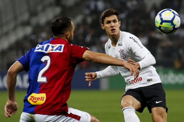 Mateus Vital durante jogo contra o Paraná, na Arena Corinthians