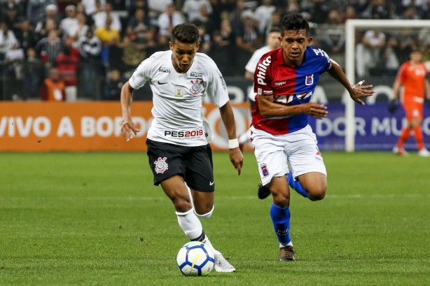 Pedrinho durante o jogo contra o Paraná Clube