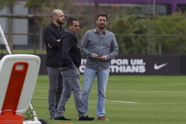 Alessandro esteve no treino desta segunda-feira.