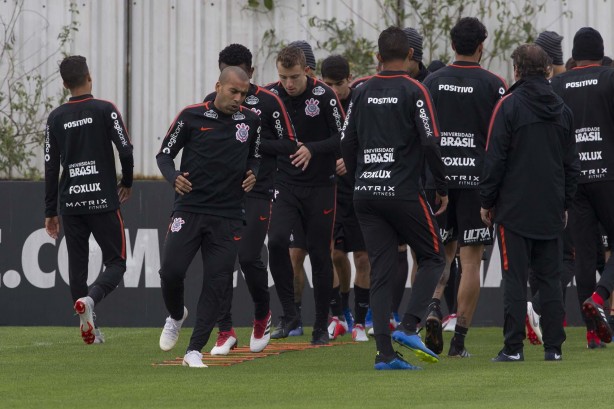 Jogadores treinaram na manhã desta segunda no CT