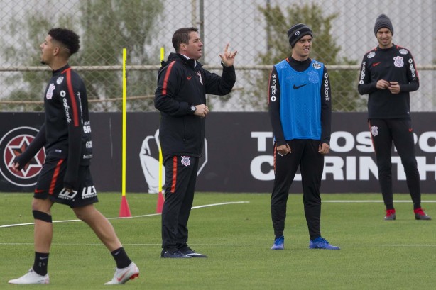 O Corinthians precisa vencer o Colo-colo para ir para a próxima fase da competição.