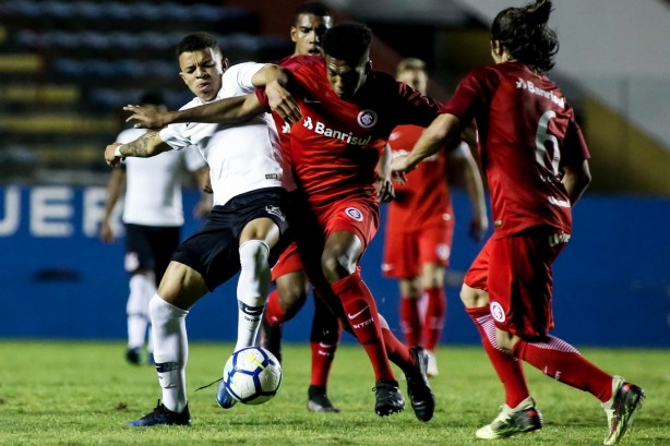 O Timãozinho derrotou o Internacional por 2 a 0 na Arena Barueri, em Barueri-SP