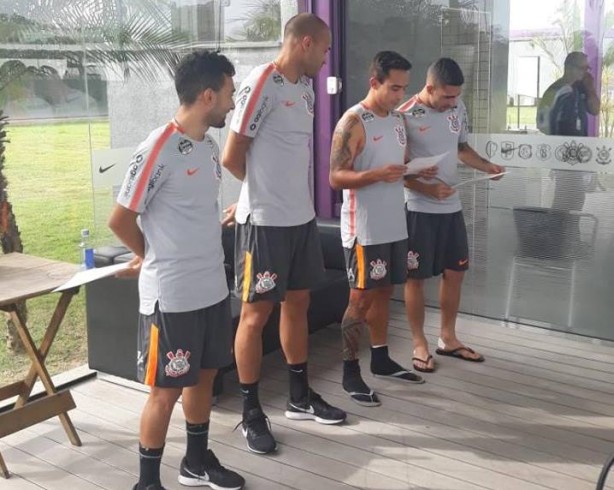 Quarteto corinthiano arrancou sorrisos e abraços de novos bolsistas