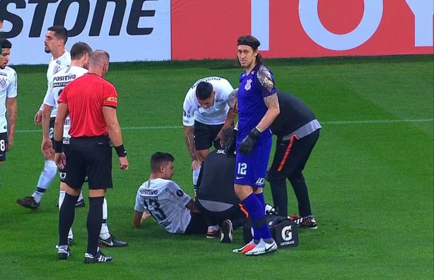 Pedro Henrique sentiu um problema no joelho e ficou em campo apenas 14 minutos