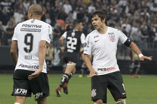 Roger e Romero lutaram até o fim na vitória contra o Colo-Colo
