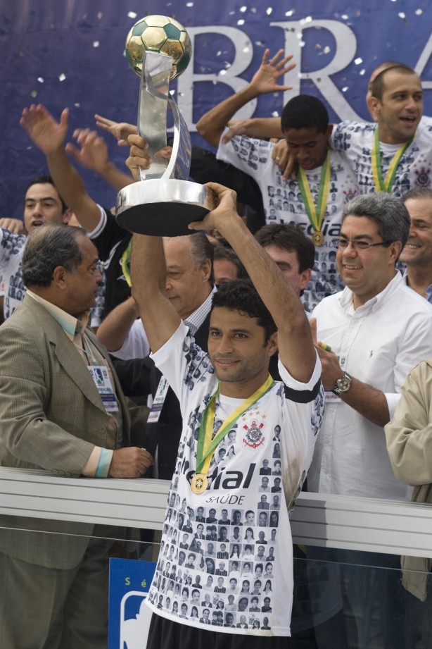 Após rebaixamento, Corinthians venceu Série B e se reestruturou para os anos seguintes
