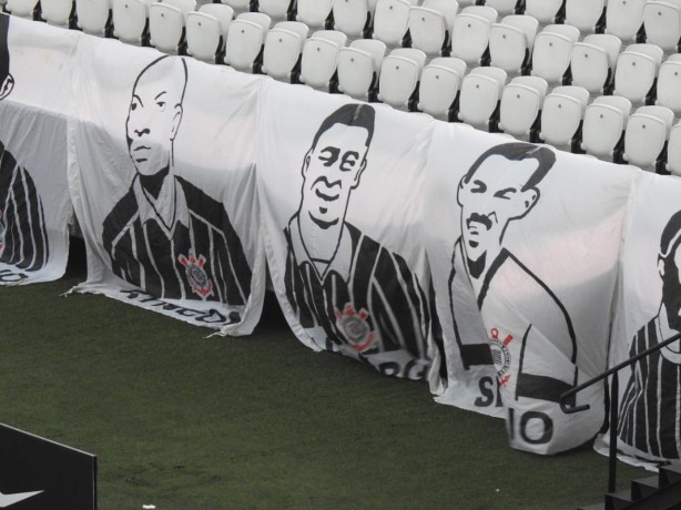Bandeiras estarão em volta do gramado da Arena Corinthians