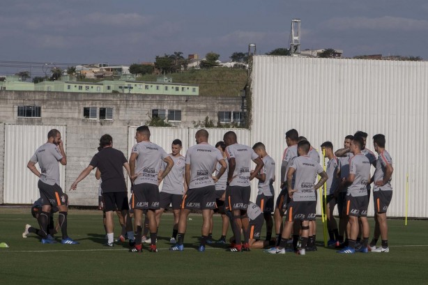 Jogadores durante o último treino antes de enfrentar o Atlético-MG