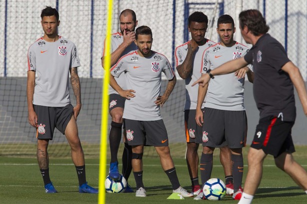 Jogadores durante o último treino antes de enfrentar o Atlético-MG