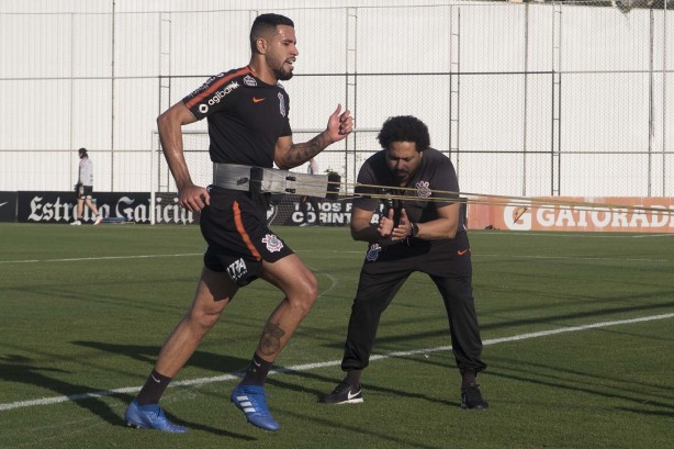 Jonathas Jesus treina forte para encarar o Atlético-MG neste sábado