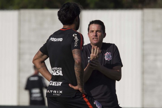 Osmar Loss comandou o treino desta quinta-feira no CT