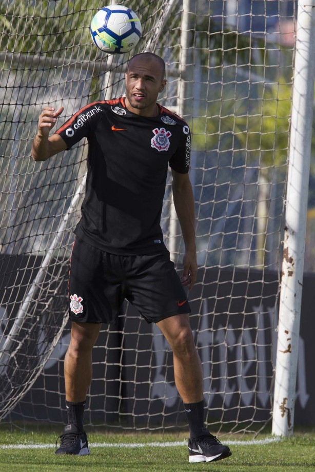 Roger lutou até o fim no jogo contra o Colo-Colo na última quarta-feira